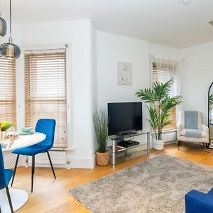 Heart Of London'S West End / Pro Host